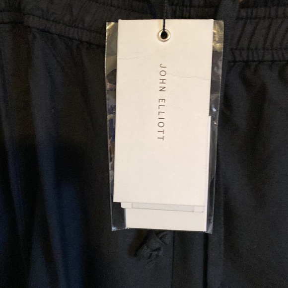 NWT Back Sateen Cargo Pants
JOHN ELLIOTT - Picture 5 of 7